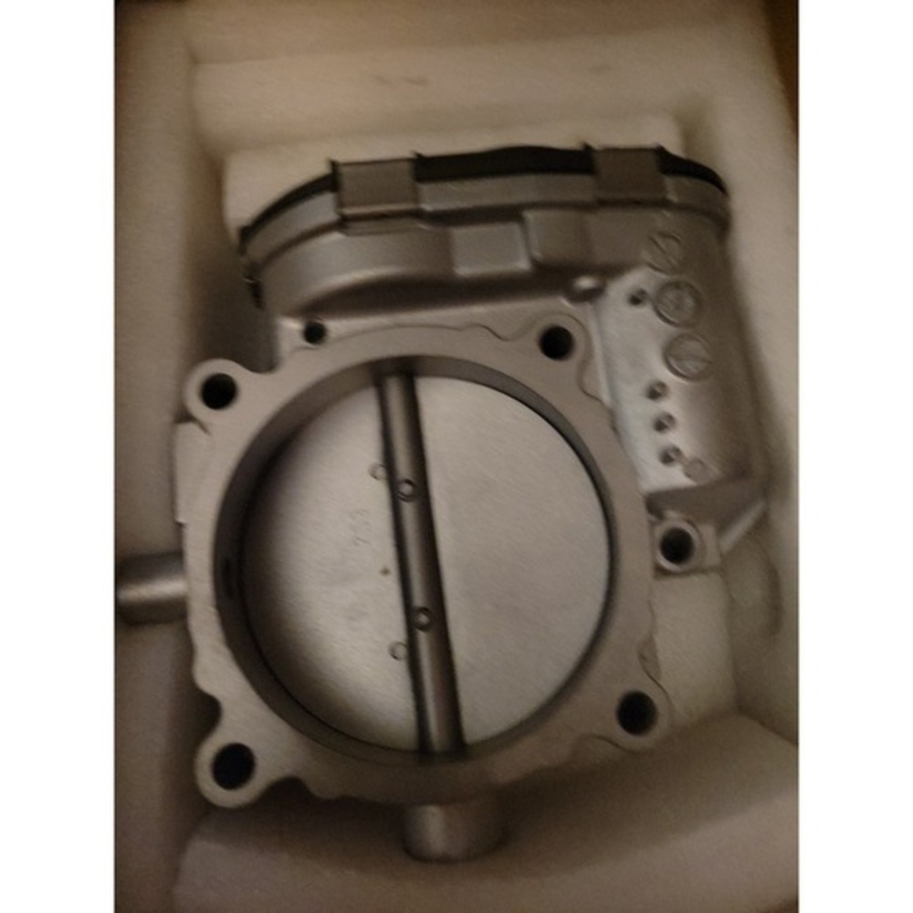 A2731410325 Throttle Body for Mercedes GL450 ML550 S550 CLS550 silver